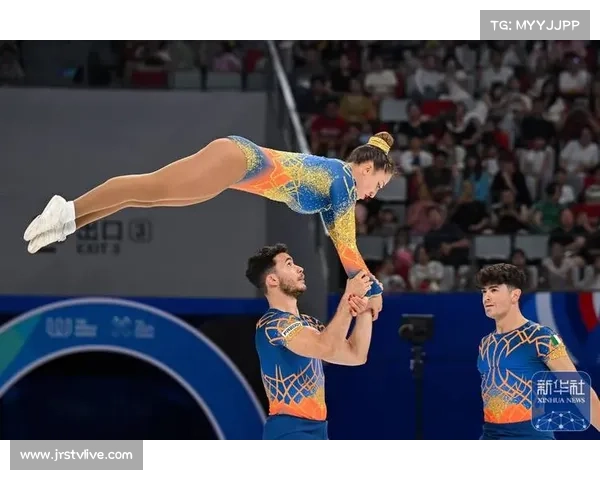 球员孩子闯入赛场：世运会颁奖仪式的温馨一幕